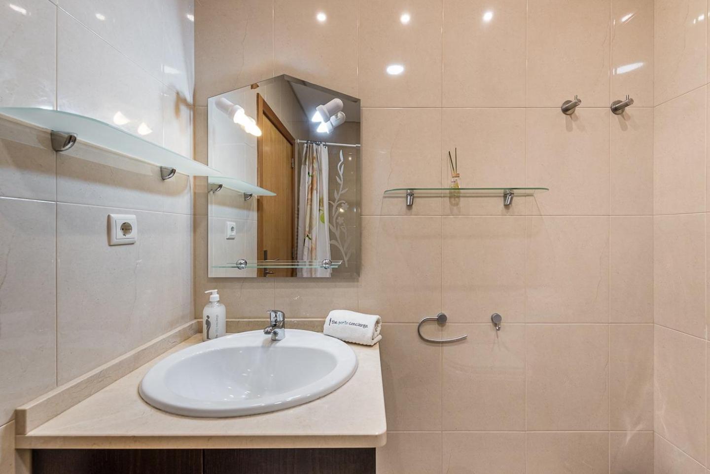 Апартаменты Guestready - Luxe Living By The Pool Повуа-ди-Варзин Экстерьер фото